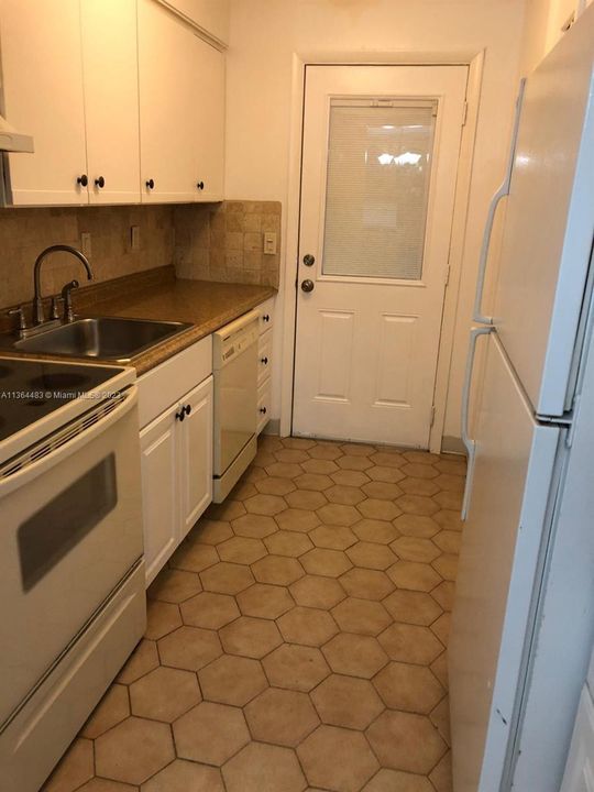 Recently Rented: $2,000 (2 beds, 2 baths, 960 Square Feet)