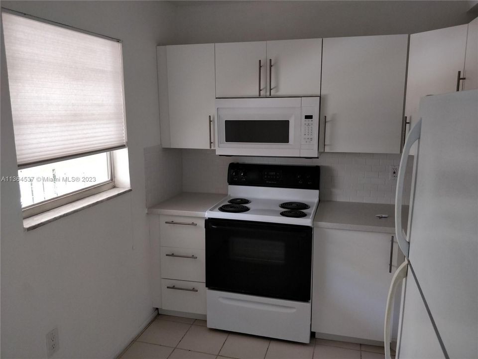 Recently Rented: $1,700 (1 beds, 1 baths, 840 Square Feet)