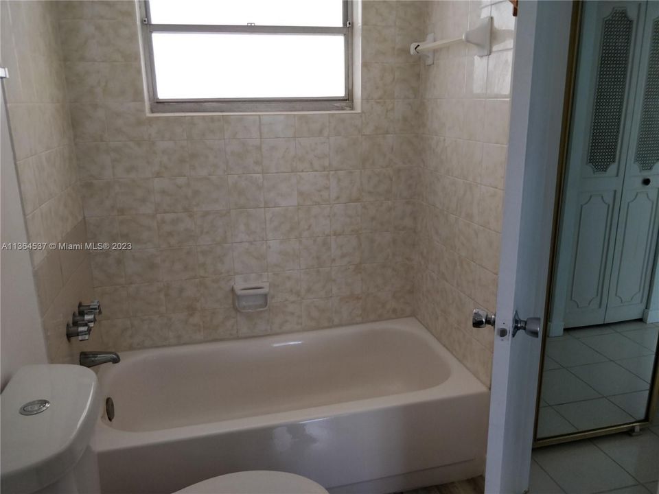 最近租的: $1,700 (1 贝兹, 1 浴室, 840 平方英尺)
