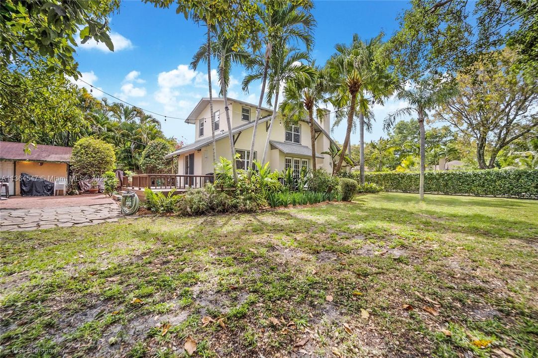 Recently Sold: $1,850,000 (4 beds, 2 baths, 1383 Square Feet)