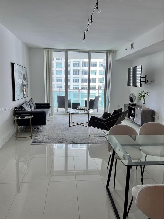 Recently Sold: $425,000 (1 beds, 1 baths, 774 Square Feet)