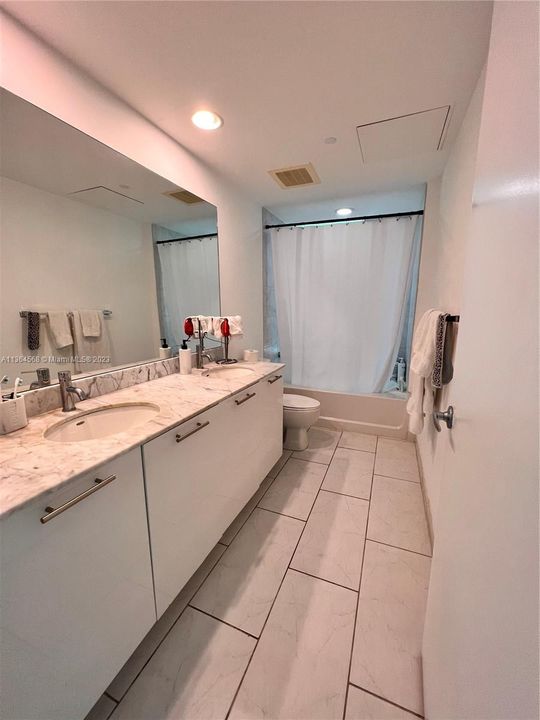 Recently Sold: $425,000 (1 beds, 1 baths, 774 Square Feet)