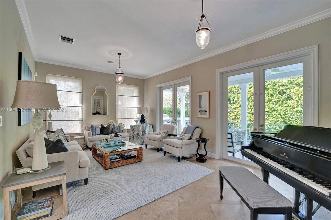 Recently Sold: $4,495,000 (7 beds, 6 baths, 3991 Square Feet)