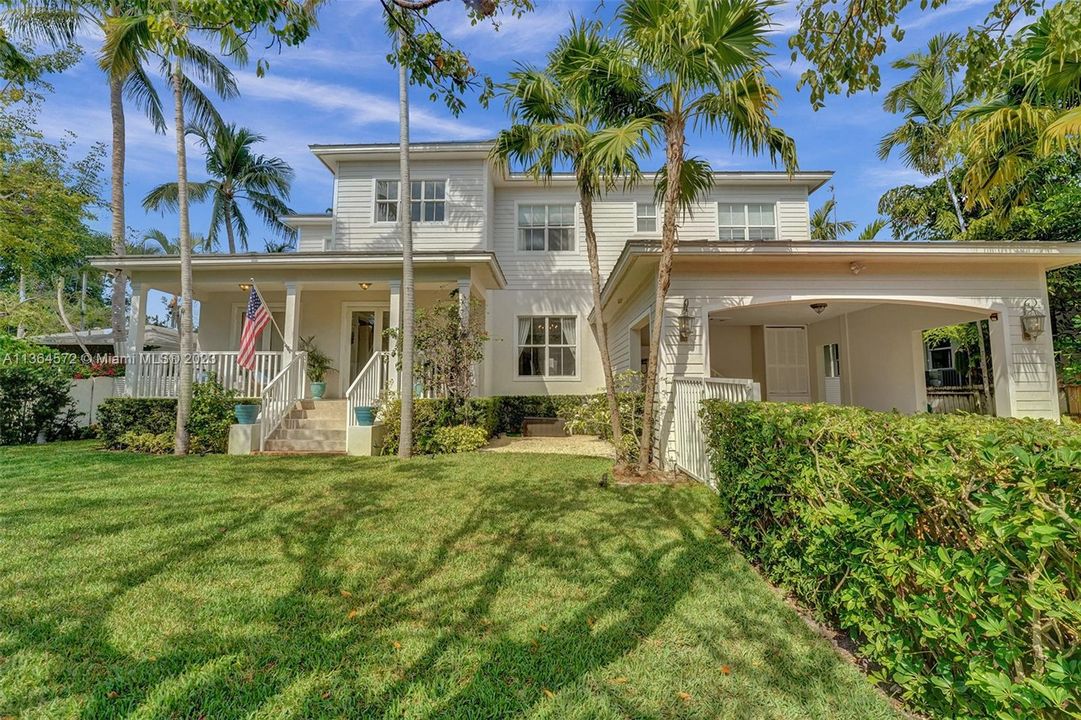 Recently Sold: $4,495,000 (7 beds, 6 baths, 3991 Square Feet)