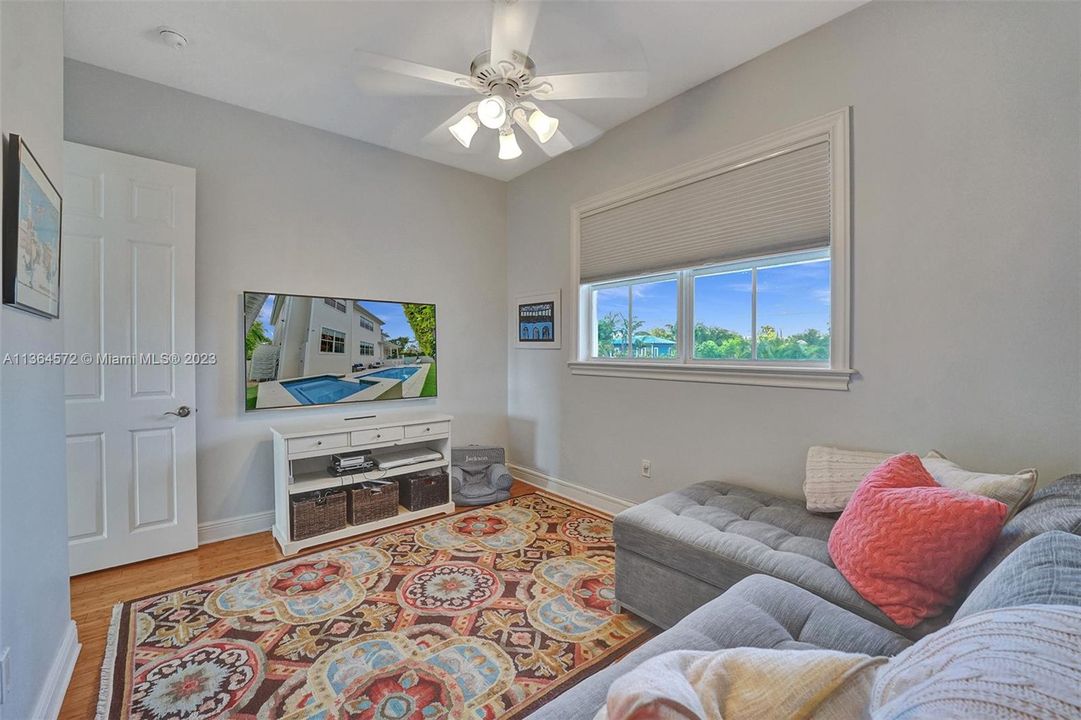 Recently Sold: $4,495,000 (7 beds, 6 baths, 3991 Square Feet)