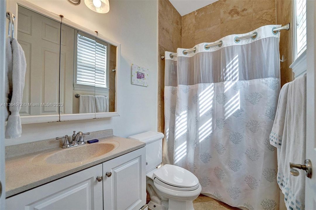 Recently Sold: $4,495,000 (7 beds, 6 baths, 3991 Square Feet)