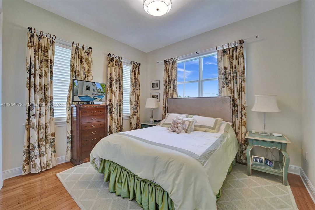 Recently Sold: $4,495,000 (7 beds, 6 baths, 3991 Square Feet)