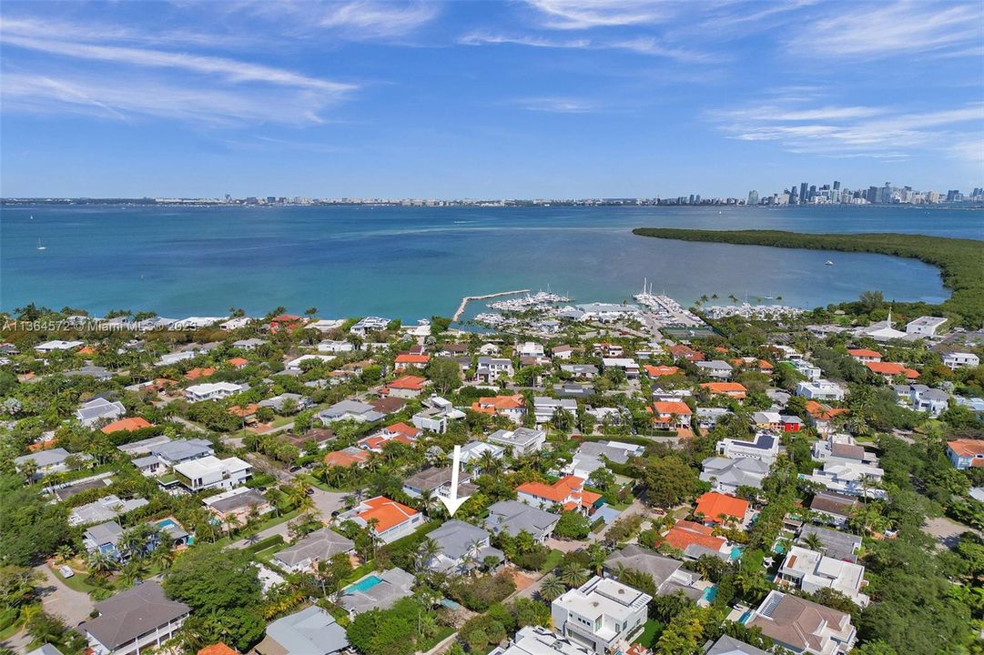 Recently Sold: $4,495,000 (7 beds, 6 baths, 3991 Square Feet)