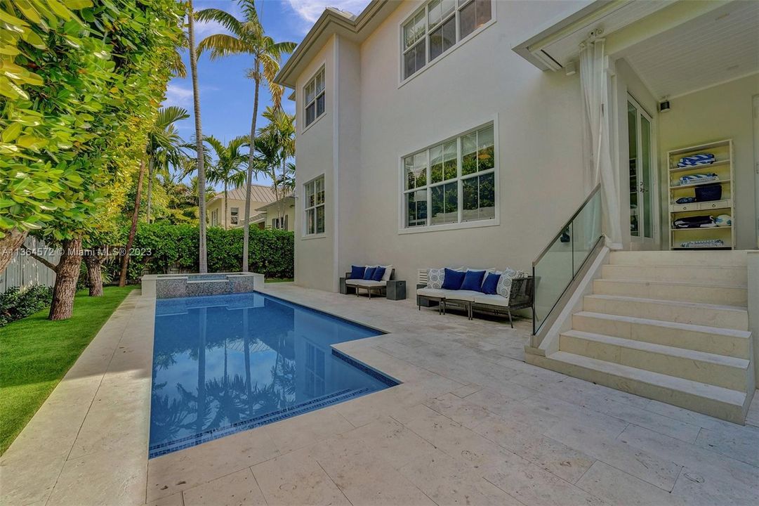 Recently Sold: $4,495,000 (7 beds, 6 baths, 3991 Square Feet)