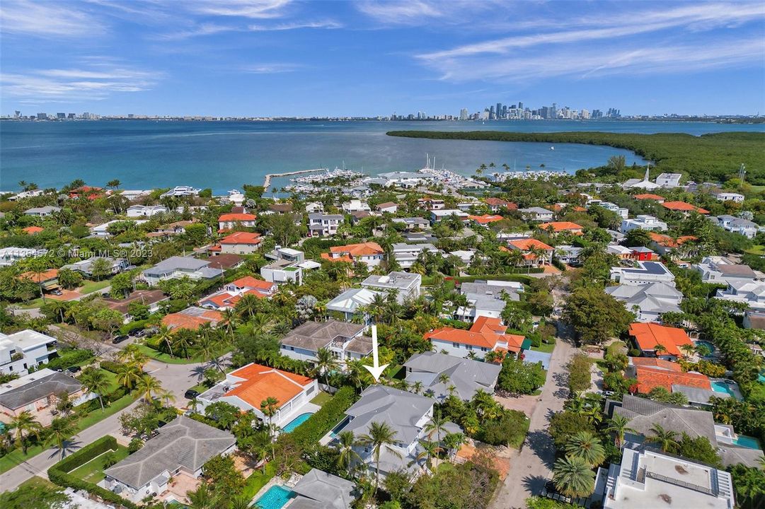 Recently Sold: $4,495,000 (7 beds, 6 baths, 3991 Square Feet)