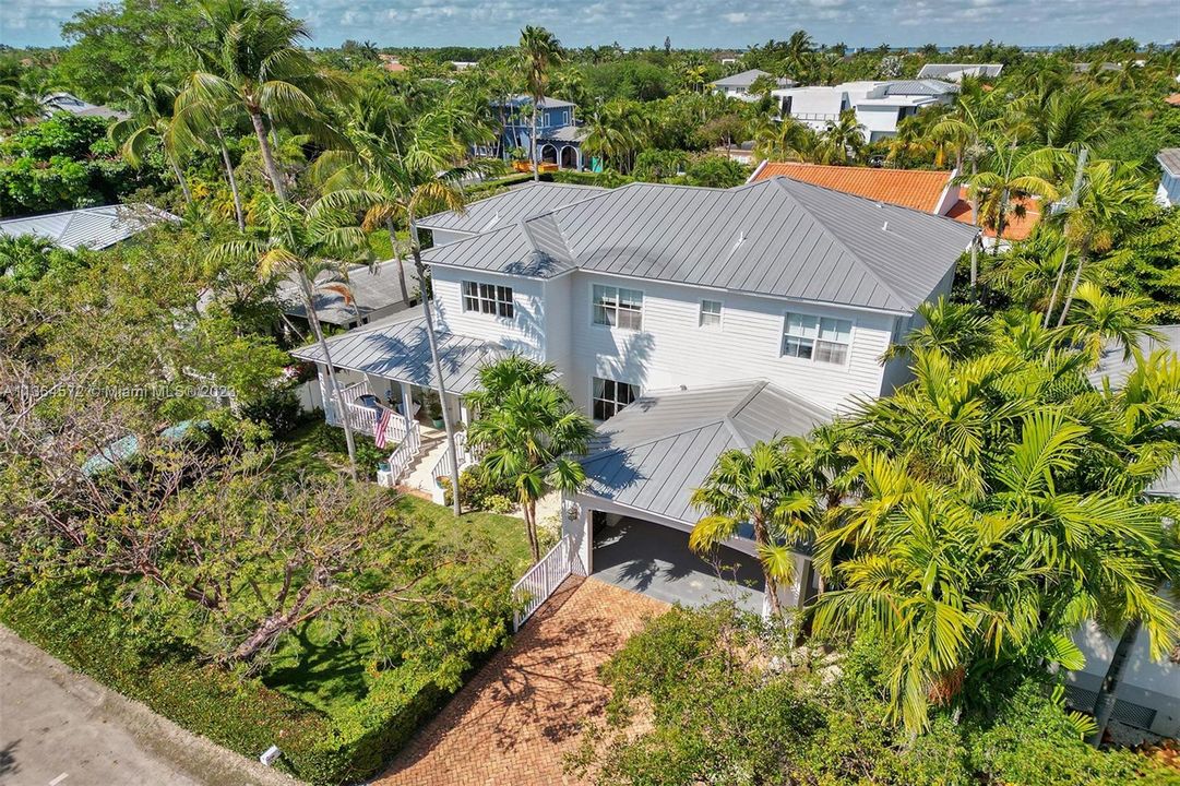 Recently Sold: $4,495,000 (7 beds, 6 baths, 3991 Square Feet)