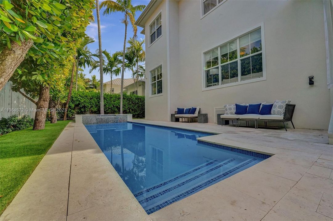 Recently Sold: $4,495,000 (7 beds, 6 baths, 3991 Square Feet)