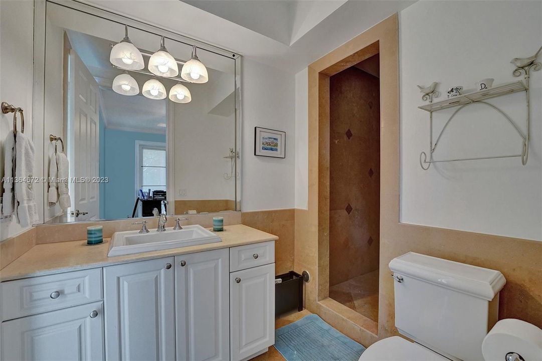 Recently Sold: $4,495,000 (7 beds, 6 baths, 3991 Square Feet)