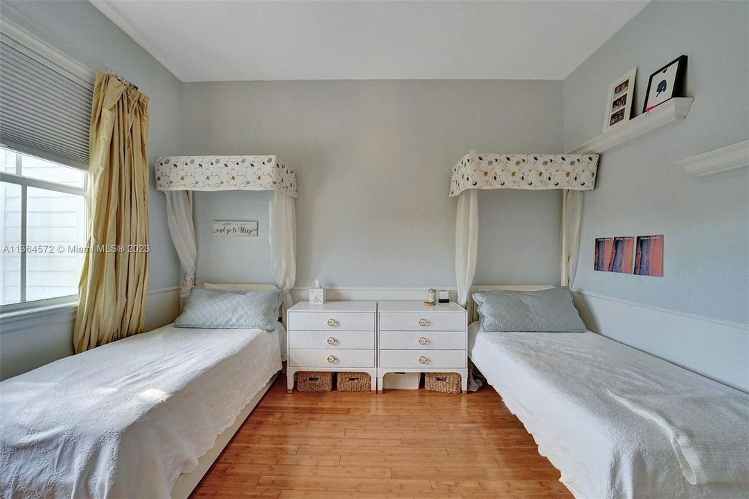 Recently Sold: $4,495,000 (7 beds, 6 baths, 3991 Square Feet)