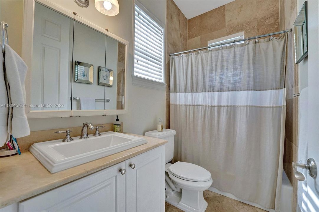 Recently Sold: $4,495,000 (7 beds, 6 baths, 3991 Square Feet)