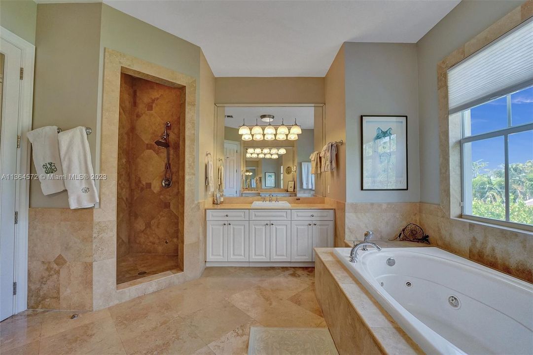 SEPARATE TUB ABD SHOWER