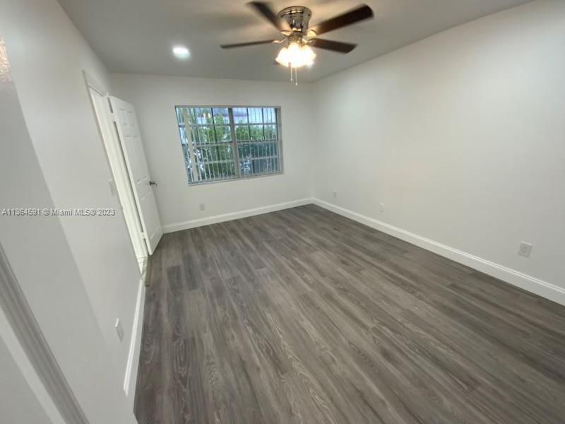 Recently Sold: $255,000 (2 beds, 2 baths, 912 Square Feet)