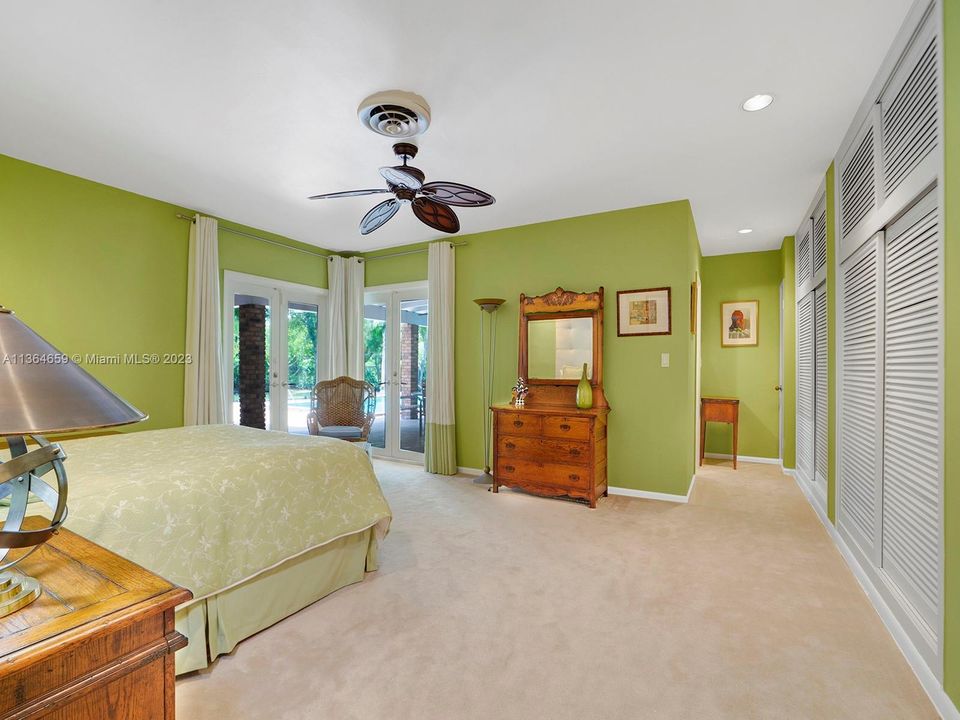 Recently Sold: $2,499,000 (4 beds, 5 baths, 5017 Square Feet)