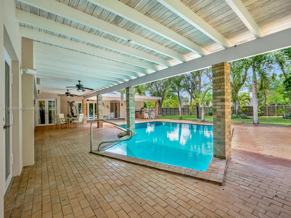 Recently Sold: $2,499,000 (4 beds, 5 baths, 5017 Square Feet)