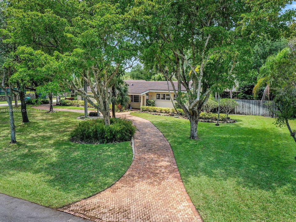 Recently Sold: $2,499,000 (4 beds, 5 baths, 5017 Square Feet)