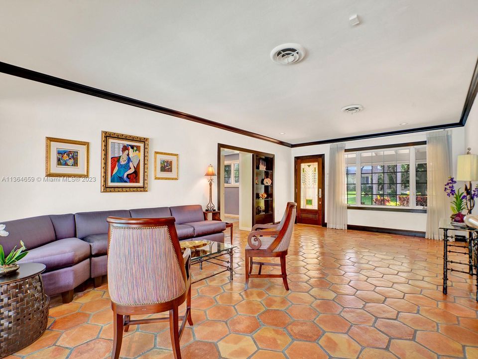 Recently Sold: $2,499,000 (4 beds, 5 baths, 5017 Square Feet)