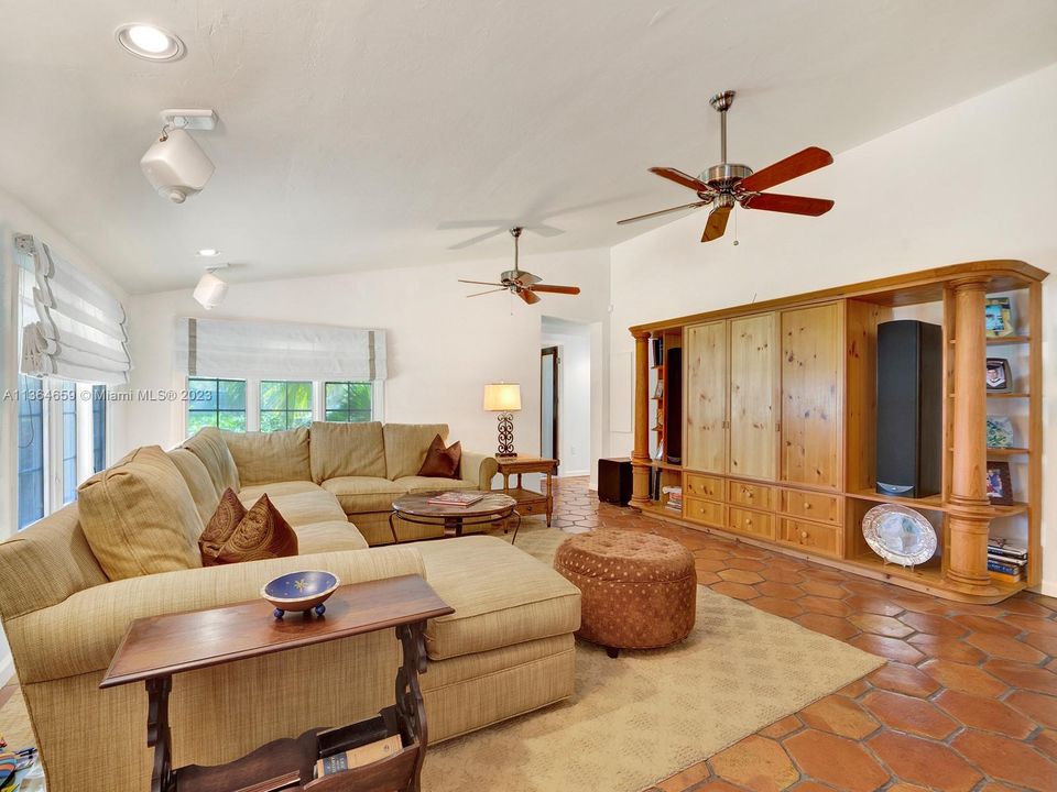 Recently Sold: $2,499,000 (4 beds, 5 baths, 5017 Square Feet)