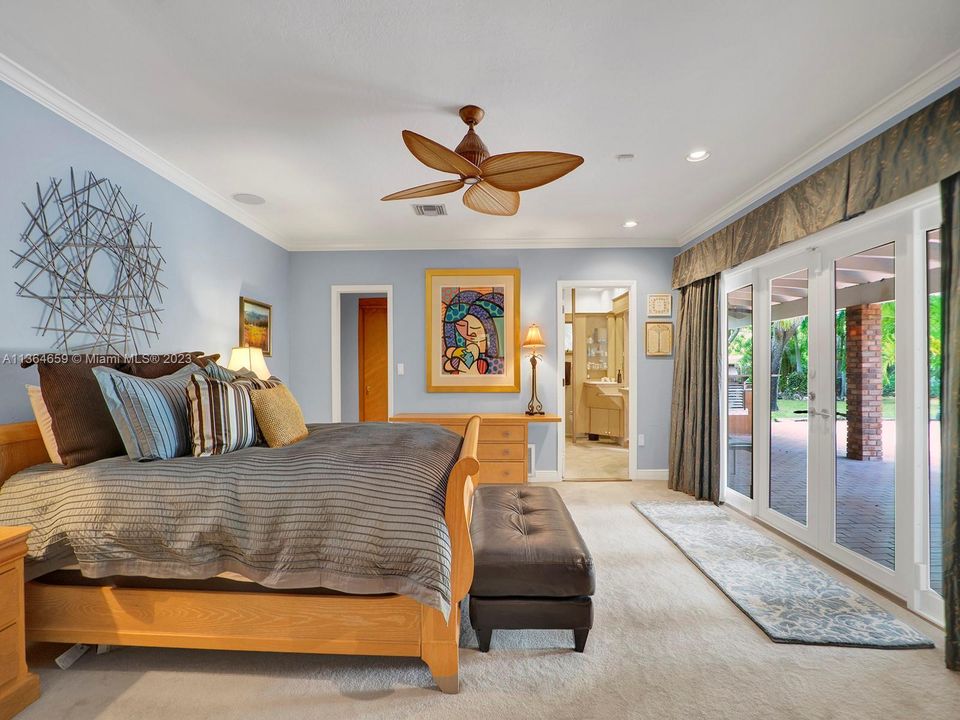 Recently Sold: $2,499,000 (4 beds, 5 baths, 5017 Square Feet)