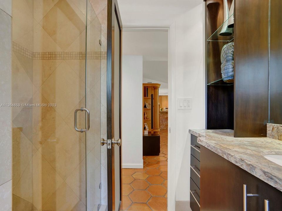 Recently Sold: $2,499,000 (4 beds, 5 baths, 5017 Square Feet)