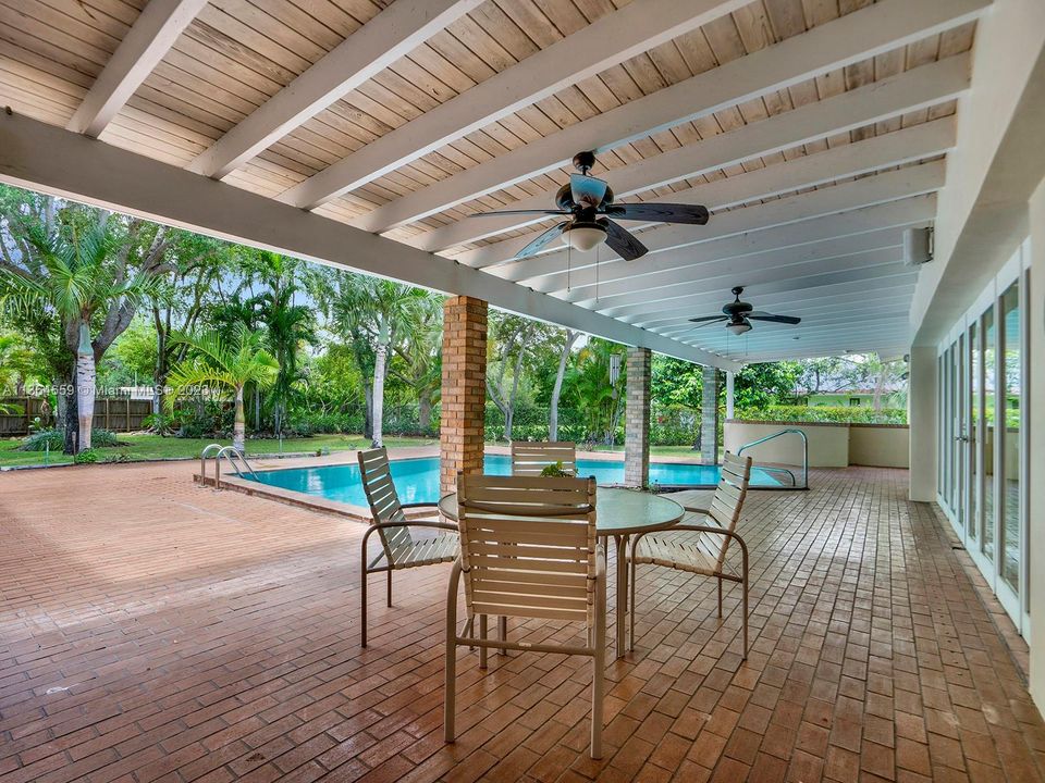 Recently Sold: $2,499,000 (4 beds, 5 baths, 5017 Square Feet)