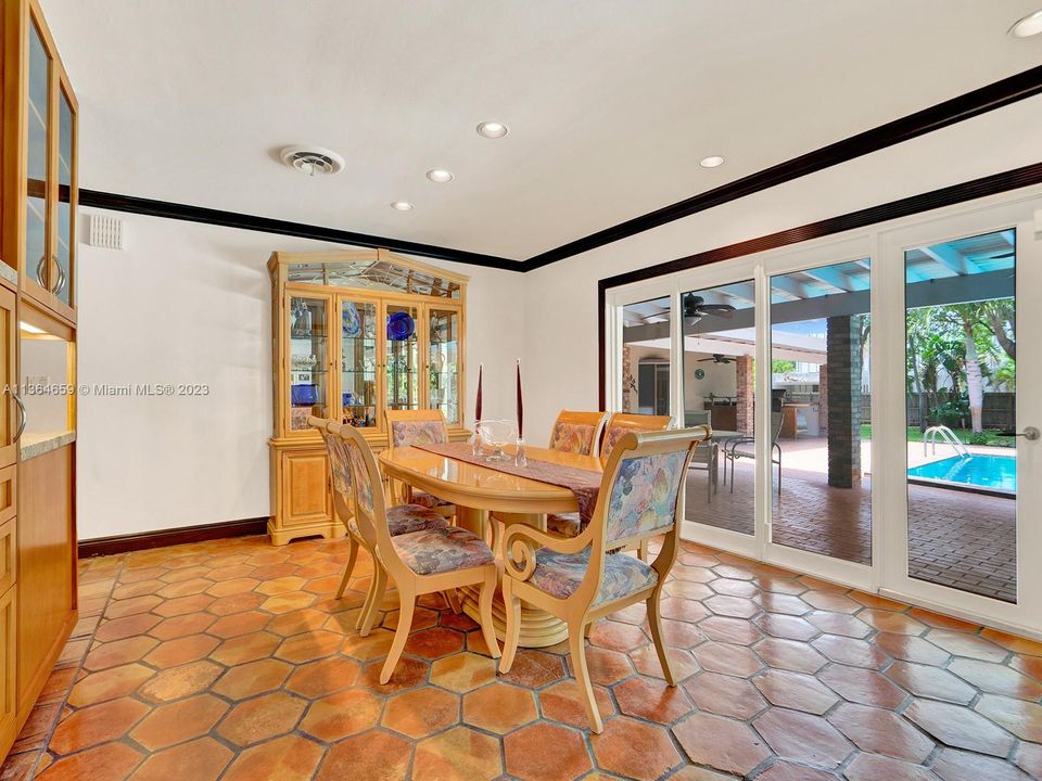 Recently Sold: $2,499,000 (4 beds, 5 baths, 5017 Square Feet)