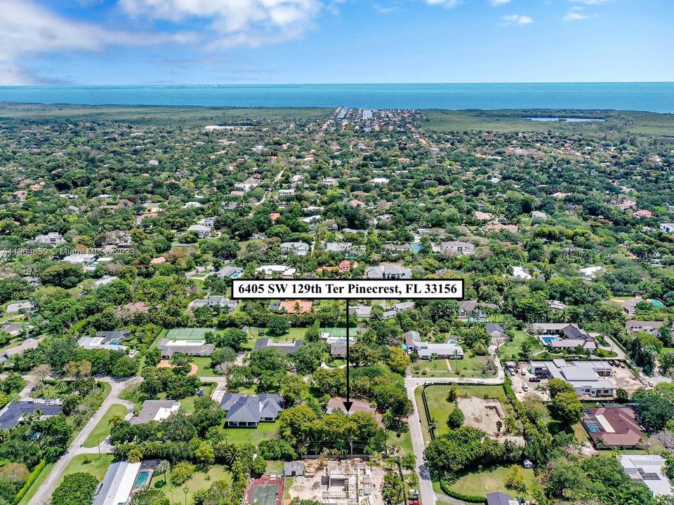 Recently Sold: $2,499,000 (4 beds, 5 baths, 5017 Square Feet)