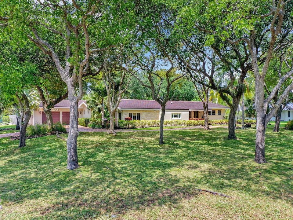 Recently Sold: $2,499,000 (4 beds, 5 baths, 5017 Square Feet)