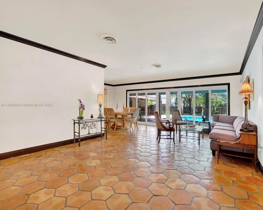 Recently Sold: $2,499,000 (4 beds, 5 baths, 5017 Square Feet)