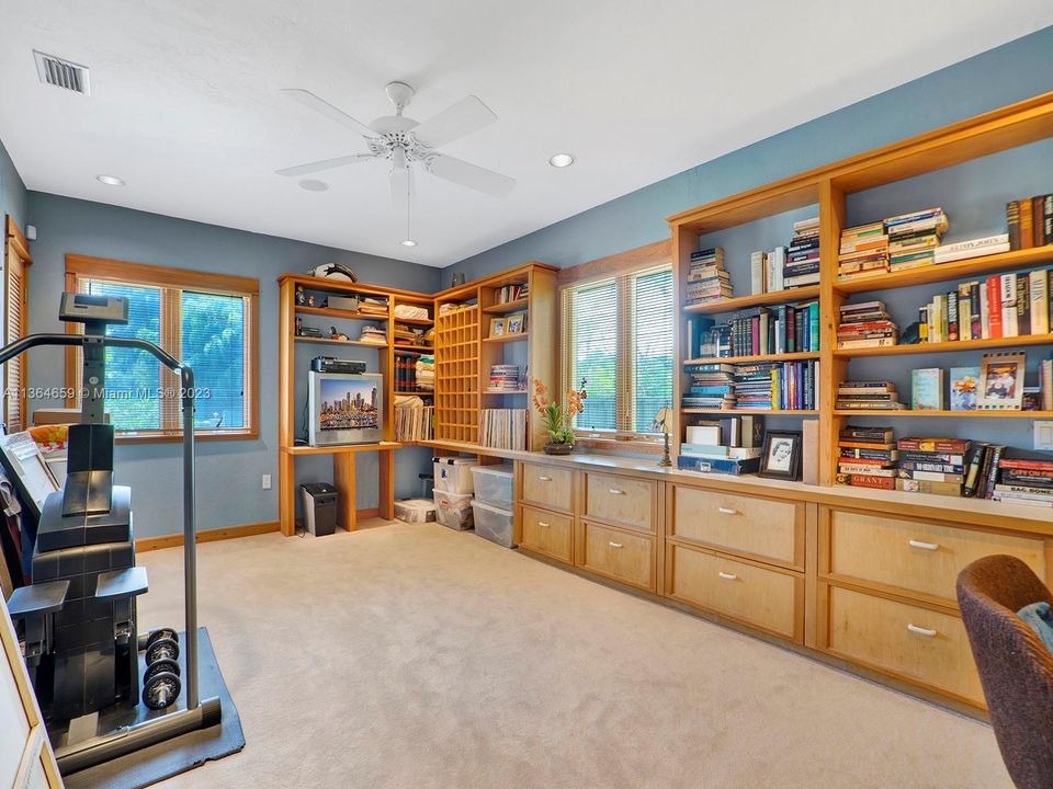 Recently Sold: $2,499,000 (4 beds, 5 baths, 5017 Square Feet)