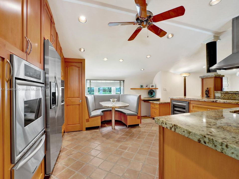 Recently Sold: $2,499,000 (4 beds, 5 baths, 5017 Square Feet)