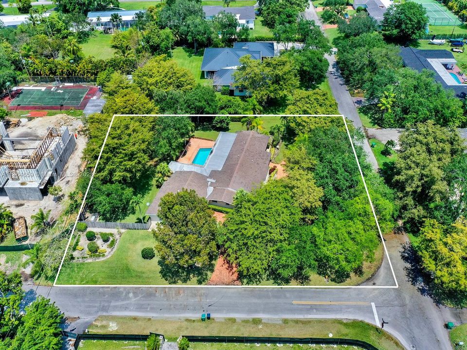 Recently Sold: $2,499,000 (4 beds, 5 baths, 5017 Square Feet)