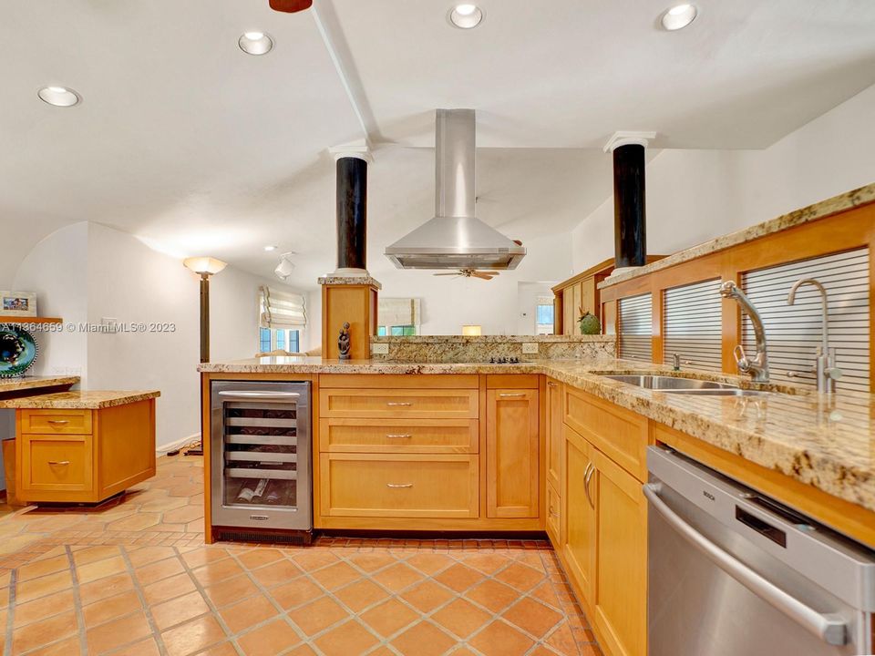 Recently Sold: $2,499,000 (4 beds, 5 baths, 5017 Square Feet)