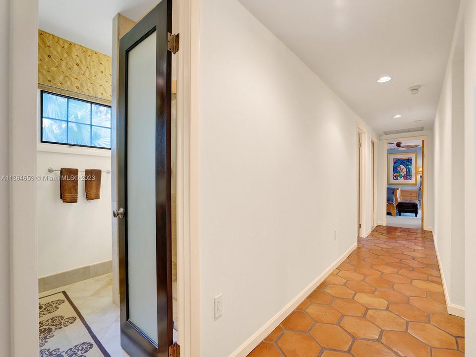 Recently Sold: $2,499,000 (4 beds, 5 baths, 5017 Square Feet)