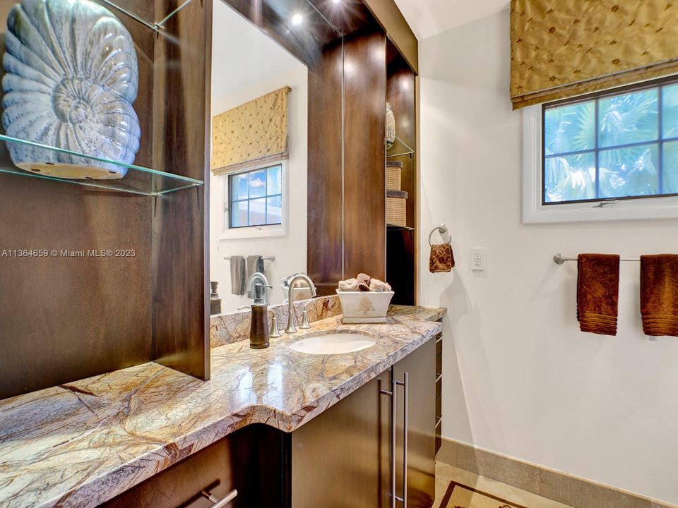 Recently Sold: $2,499,000 (4 beds, 5 baths, 5017 Square Feet)