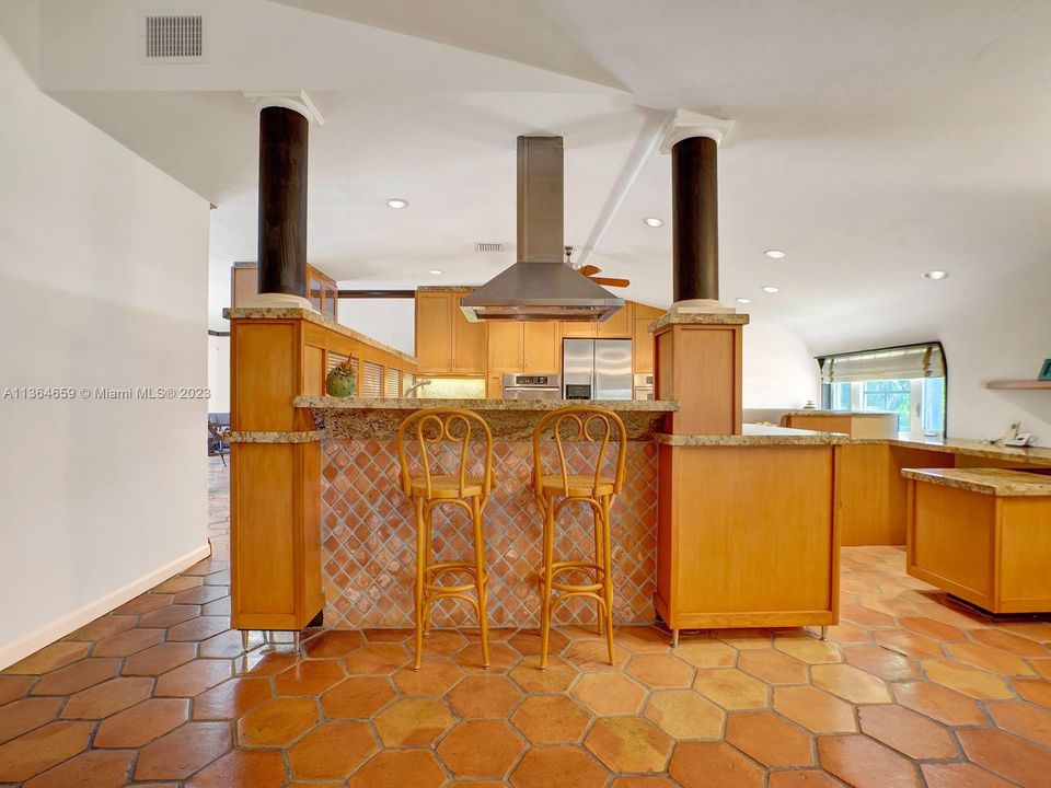 Recently Sold: $2,499,000 (4 beds, 5 baths, 5017 Square Feet)