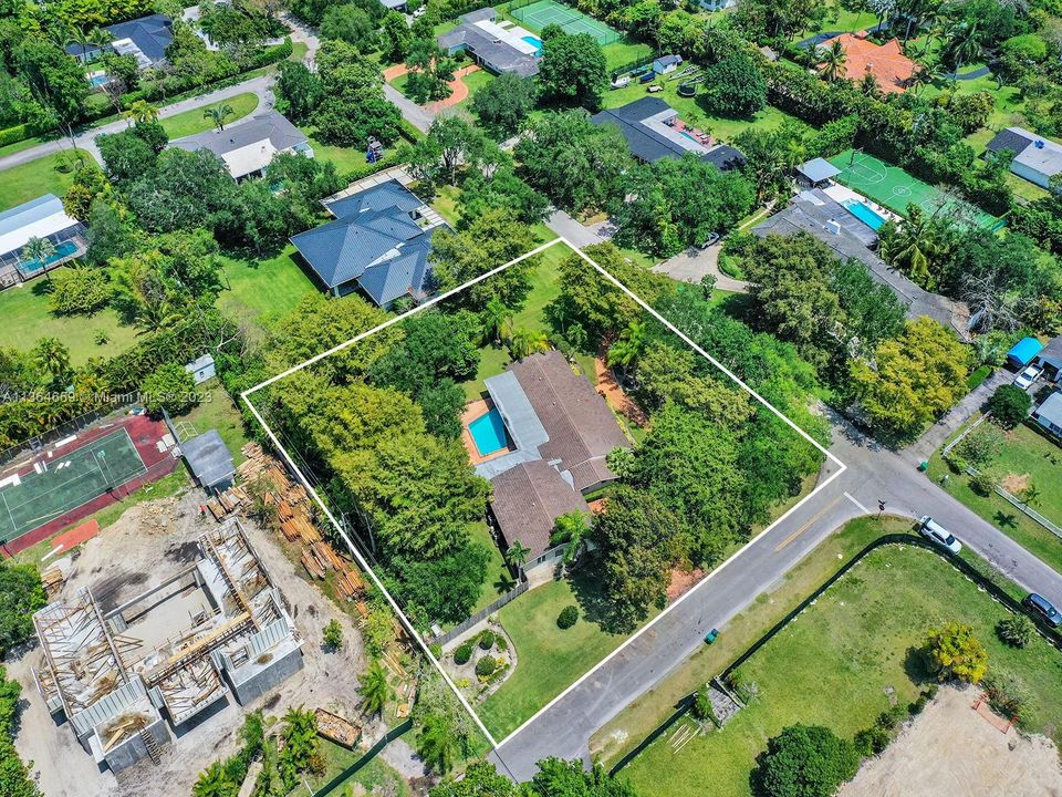 Recently Sold: $2,499,000 (4 beds, 5 baths, 5017 Square Feet)