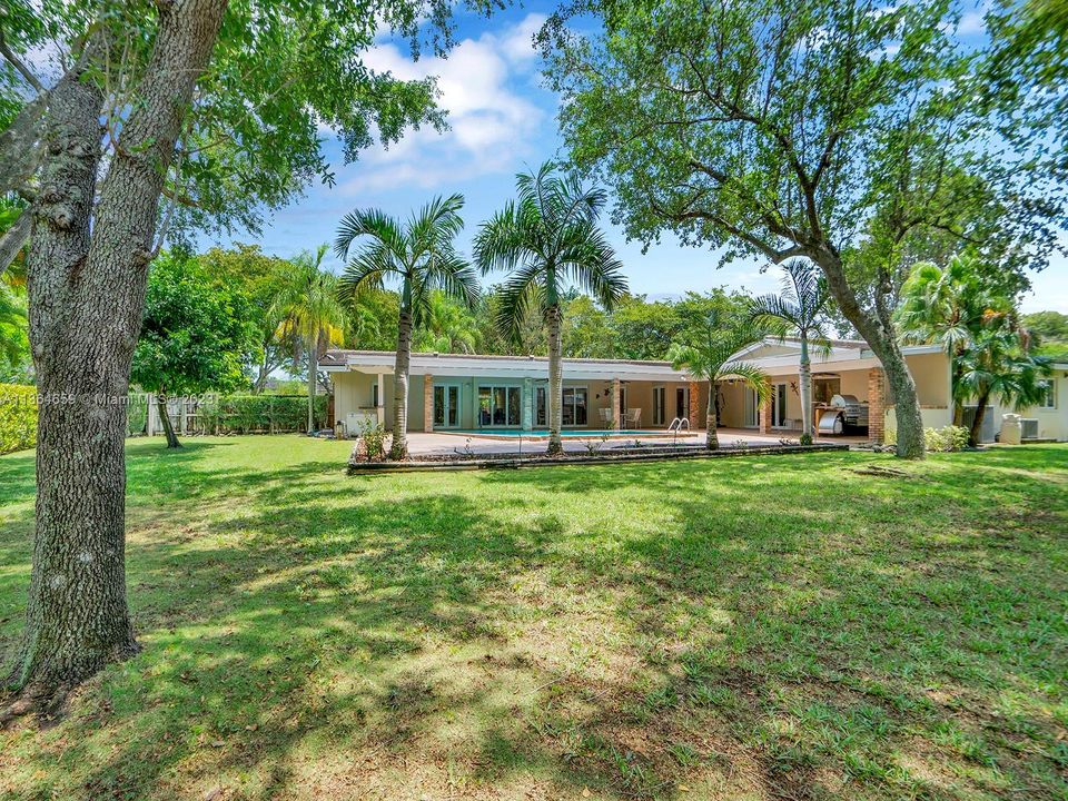 Recently Sold: $2,499,000 (4 beds, 5 baths, 5017 Square Feet)