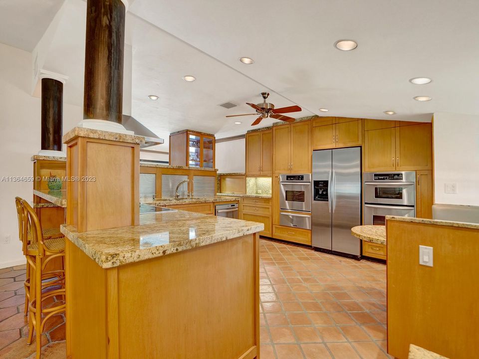 Recently Sold: $2,499,000 (4 beds, 5 baths, 5017 Square Feet)