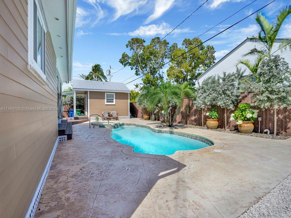 Recently Sold: $1,350,000 (4 beds, 2 baths, 1797 Square Feet)