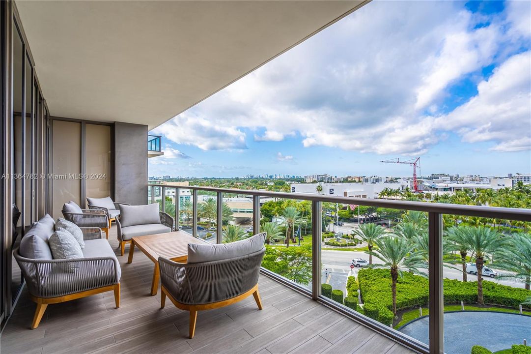 Active With Contract: $7,200,000 (4 beds, 4 baths, 2840 Square Feet)