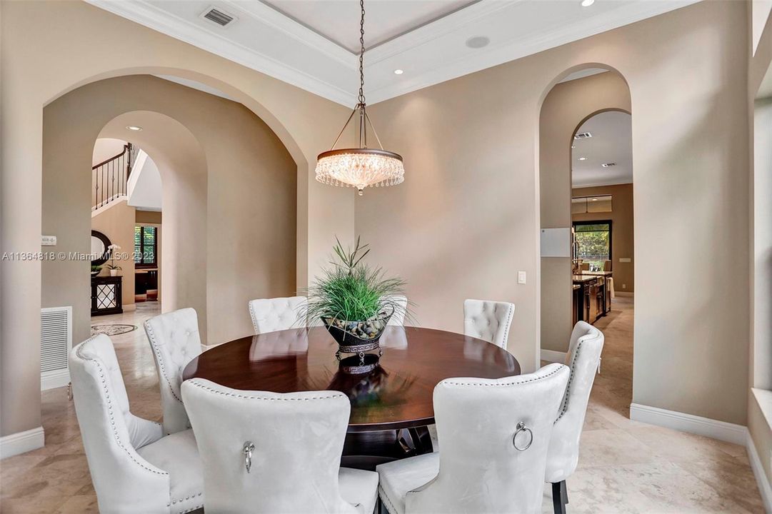 Recently Sold: $2,500,000 (5 beds, 4 baths, 4640 Square Feet)