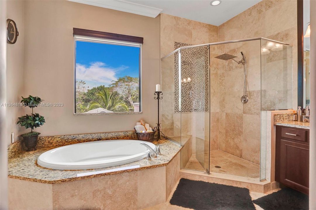 Недавно продано: $2,500,000 (5 спален, 4 ванн, 4640 Квадратных фут)