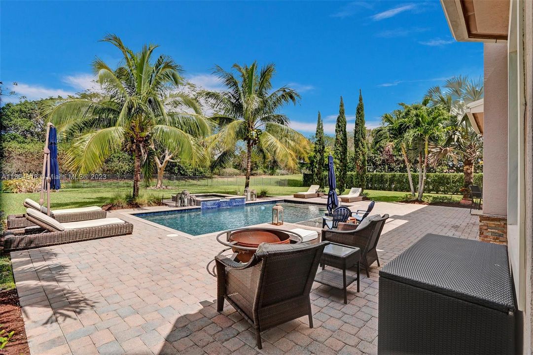 Recently Sold: $2,500,000 (5 beds, 4 baths, 4640 Square Feet)