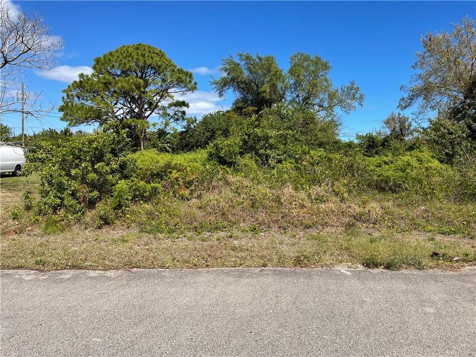На продажу: $87,000 (0.31 acres)