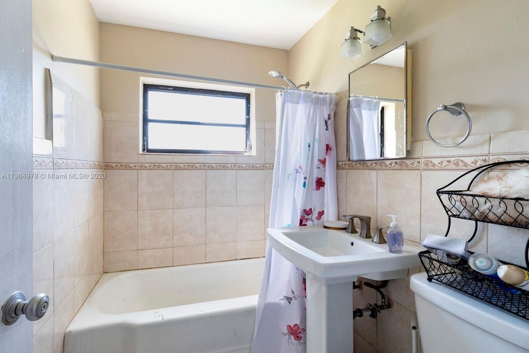最近租的: $3,800 (3 贝兹, 2 浴室, 1523 平方英尺)